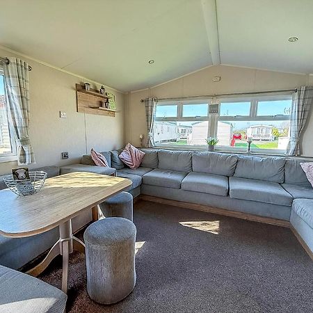 8 Berth Caravan For Hire At St Osyth Beach Ref 28047R Clacton-on-Sea Exterior foto