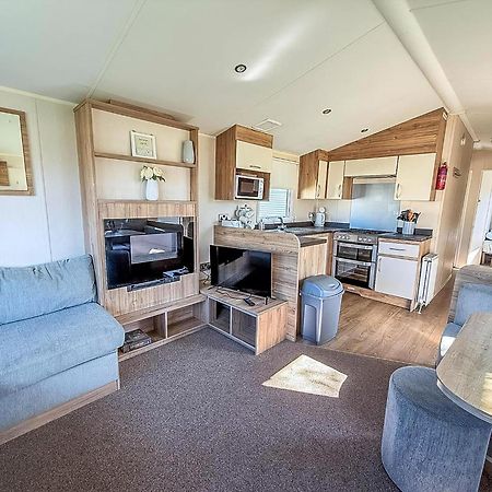 8 Berth Caravan For Hire At St Osyth Beach Ref 28047R Clacton-on-Sea Exterior foto